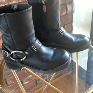 Black Harley Davidson riding boots
